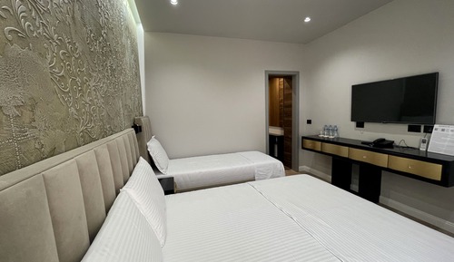 Deluxe Triple Room with Jacuzzi