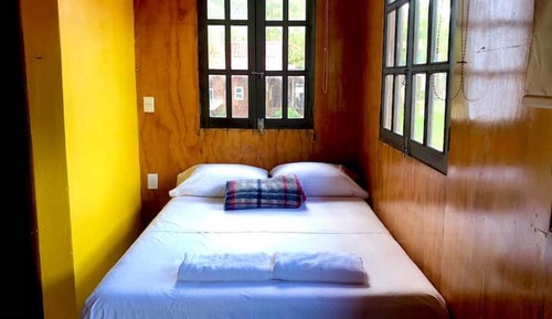 Cabaña básica, varias camas, vistas al jardín
