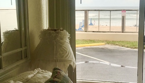 Estudio, vistas al mar, frente a la playa (Ocean Waves - Ground Floor)