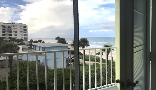 Estudio sénior, vistas al mar, junto a la playa (Beach Blessed)