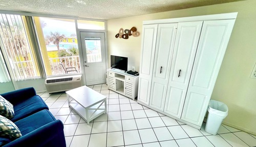 Estudio, vistas al mar, junto a la playa (Coastal Cozy)