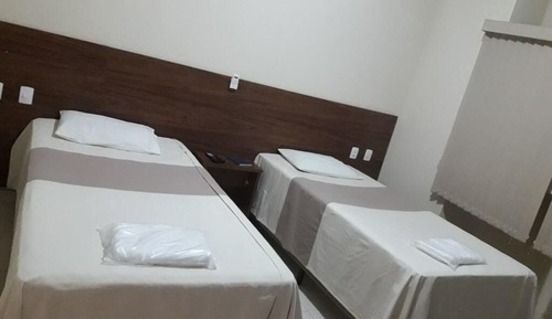 Habitación básica con 1 cama doble o 2 individuales