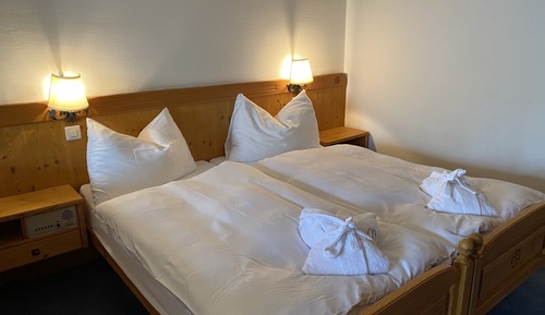 Habitación superior con 1 cama doble o 2 individuales