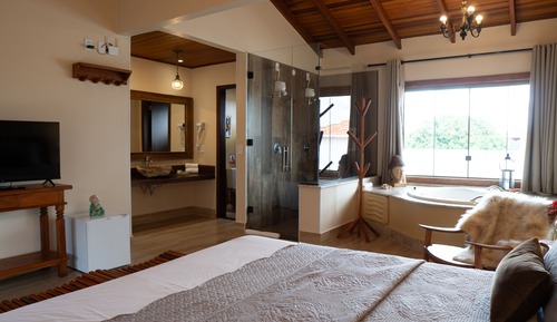 Habitación romántica doble, 1 cama de matrimonio grande, bañera de hidromasaje, vistas al jardín