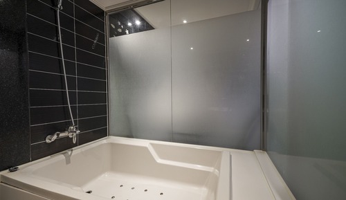 Room (Deluxe (Air Purifier Large Bathtub Ki)