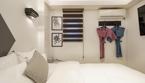 Room (Deluxe mini - Walk-in only (common to)