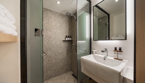 Room (STANDARD - Standard room (walk-in onl)