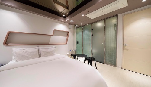 Room (Standard (Free Netflix No Parking))