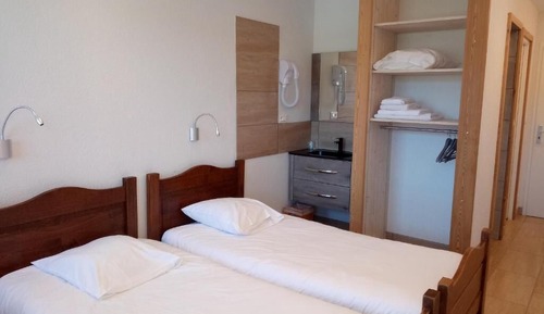 Habitación Confort con 1 cama doble o 2 individuales