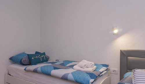 Apartamento (One Bedroom Apartment with Balcony)