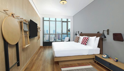 Habitación, 1 cama de matrimonio grande, vistas a la ciudad, en esquina