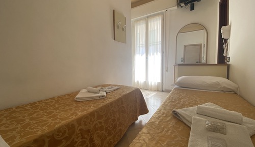 Habitación estándar doble, 2 camas individuales, balcón