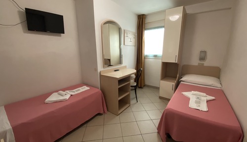 Habitación estándar con 2 camas individuales, planta baja