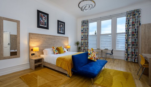 Suite estudio ejecutiva, 1 cama de matrimonio grande, no fumadores, vistas al río