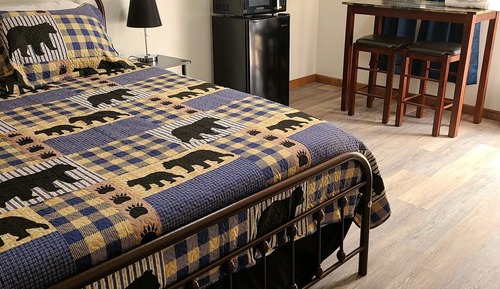 Cabaña básica, 1 cama de matrimonio, no fumadores, frigorífico y microondas