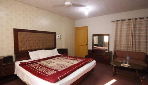 Habitación estándar con 1 cama doble o 2 individuales