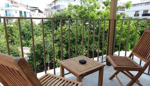 Studio Garden with Balcony