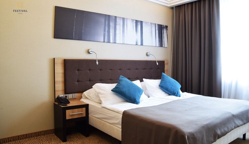 Habitación básica con 2 camas individuales
