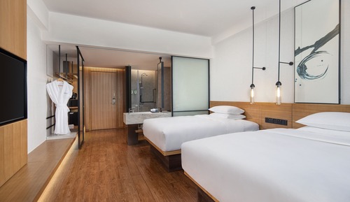 Habitación estándar, 2 camas dobles, vistas a la ciudad