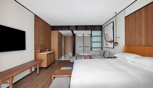 Habitación superior, 1 cama de matrimonio grande, no fumadores, balcón