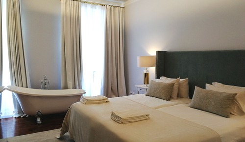 Junior Suite with Bathtub