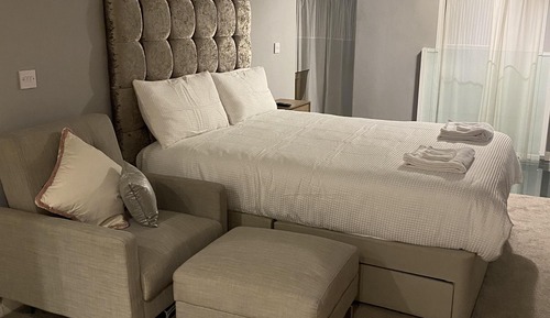 Apartamento exclusivo, baño privado, vistas al parque