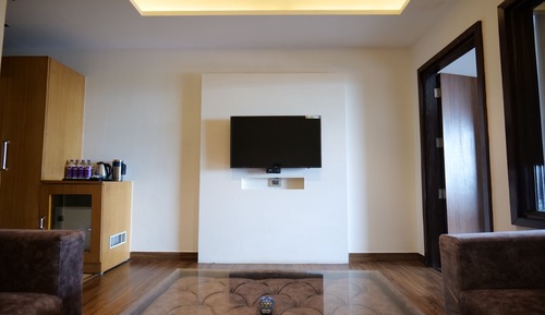Suite clásica, 1 habitación, balcón, vistas a la piscina
