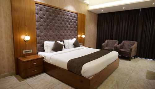 Habitación Deluxe, 1 cama de matrimonio grande, balcón, vistas a la piscina