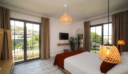 Habitación Deluxe doble, 1 cama de matrimonio, vistas parciales al mar