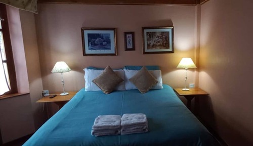 Habitación básica con 1 cama doble o 2 individuales