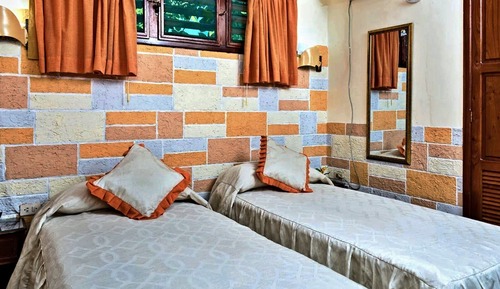 Habitación clásica con 2 camas individuales
