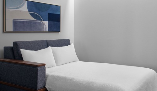 Habitación, 1 cama de matrimonio grande con sofá cama, balcón, frente al mar (Hearing Accessible)