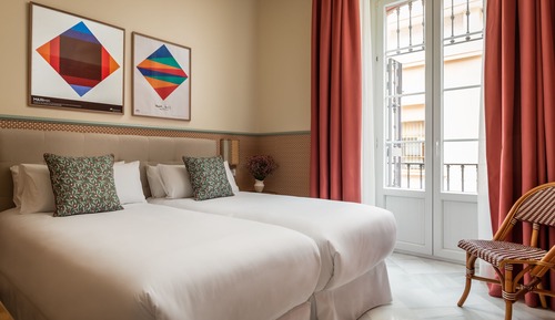 Habitación básica con 2 camas individuales