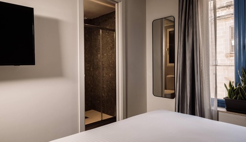Habitación superior con 1 cama doble o 2 individuales