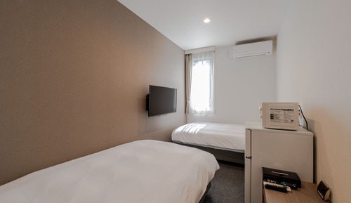 Habitación estándar con 2 camas individuales (check-in is not available after 11PM)