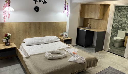 Habitación económica doble, 1 cama de matrimonio grande, sin ventanas