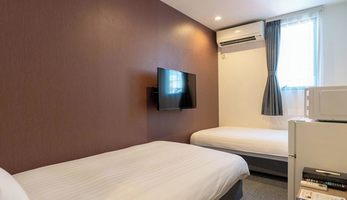 Habitación estándar con 2 camas individuales (check-in is not available after 11PM)