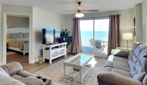 Apartamento, varias camas, balcón, vistas al mar (501 - Corner Breeze - No Pets Allowed)