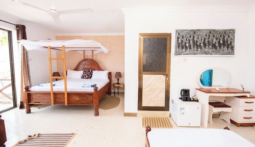 Habitación familiar, varias camas, balcón, vistas al mar