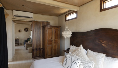 ONE BEDROOM OCEANFRONT WITH POOL
