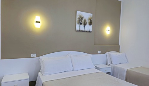 Habitación triple estándar, balcón