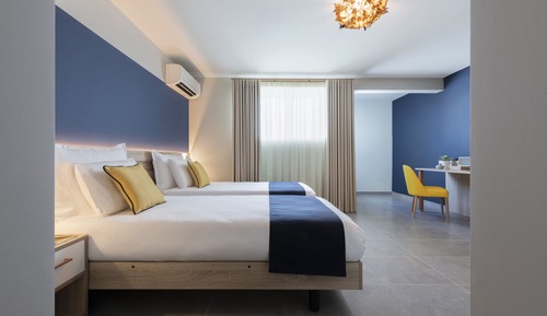 Habitación superior con 1 cama doble o 2 individuales