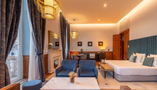 Master Suite, River View