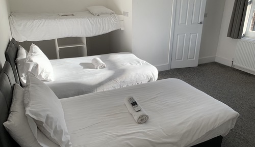 Habitación Confort con 1 cama doble o 2 individuales, baño privado, vistas a la ciudad