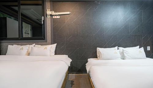 Room (Family Room - 13:00 Check-in Special )