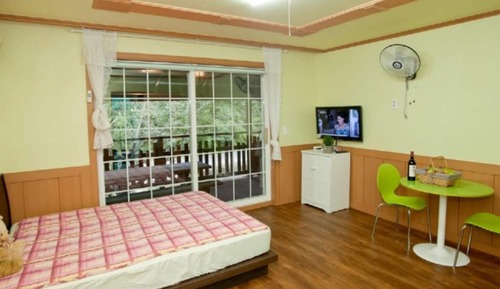 Room (Jupiter)