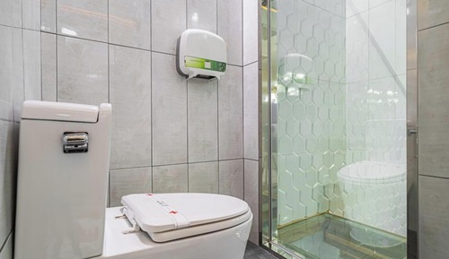 Room (Ara (private indoor heated swimming p)