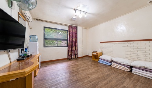 Room (Ondol Room)
