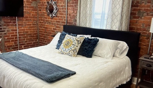 Suite 8