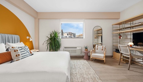 3 Bedroom Apartment with balcony